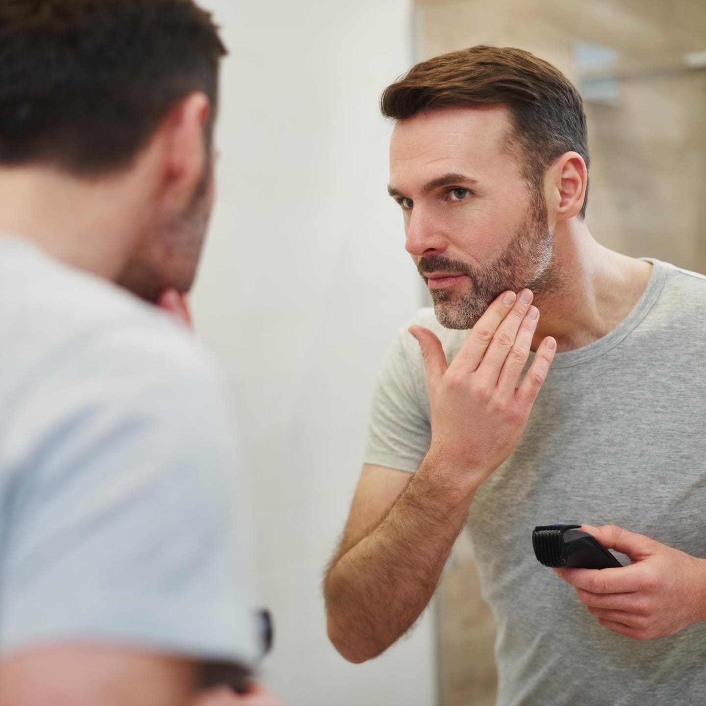 How to Shave with a Safety Razor to Prevent Razor Bumps